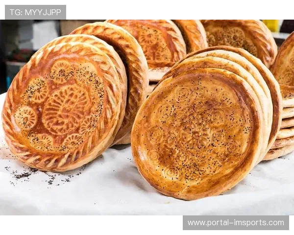 角旗区旁的馕饼摊：新疆足球独特的赛场风景